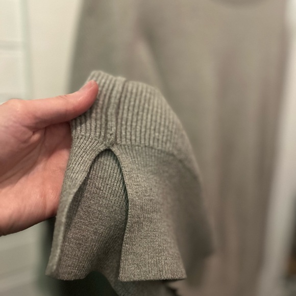 Cozy Vintage Find: Neutral Gray Knit Sweater - Picture 5 of 6